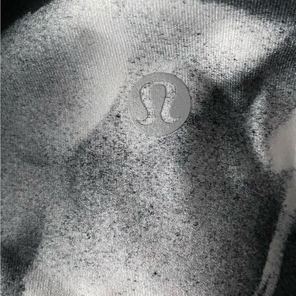 Lululemon leggings, size 6, light wear - Picture 3 of 4